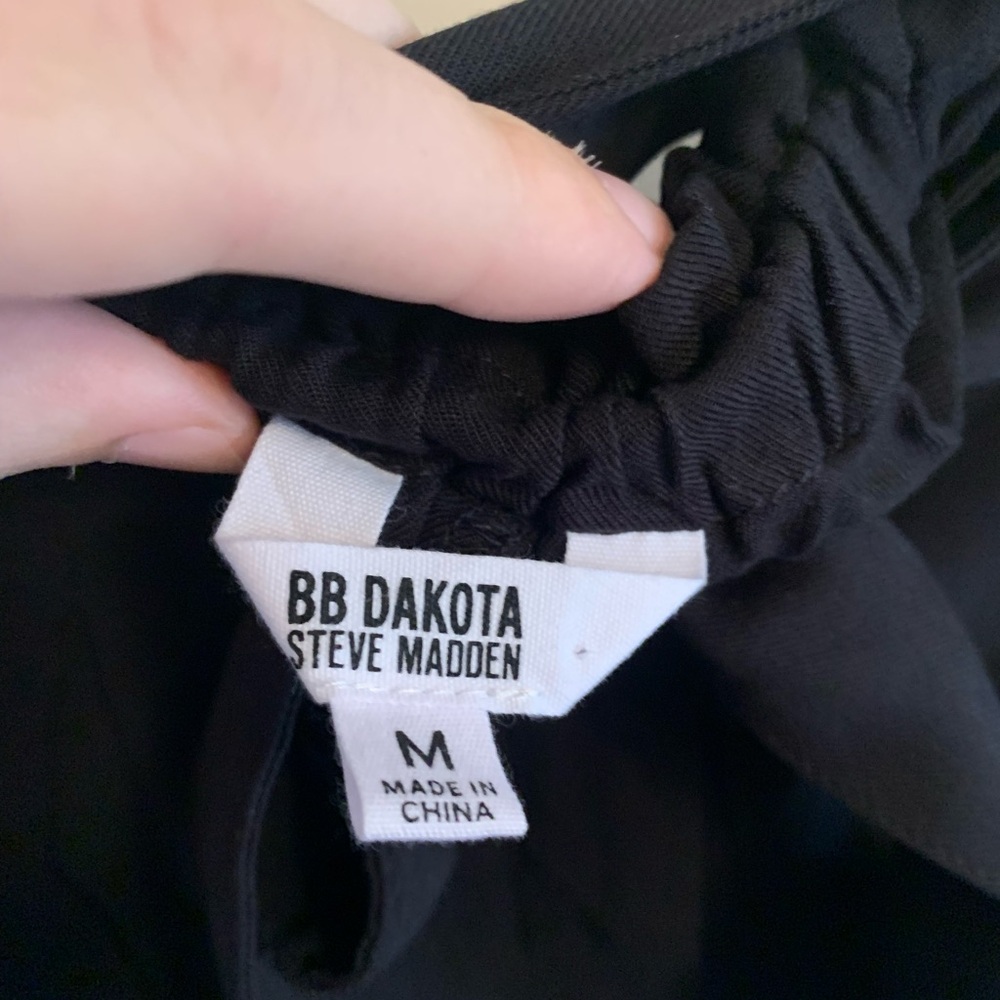 BB Dakota by Steve Madden dressy black shorts with belt - Picture 3 of 3